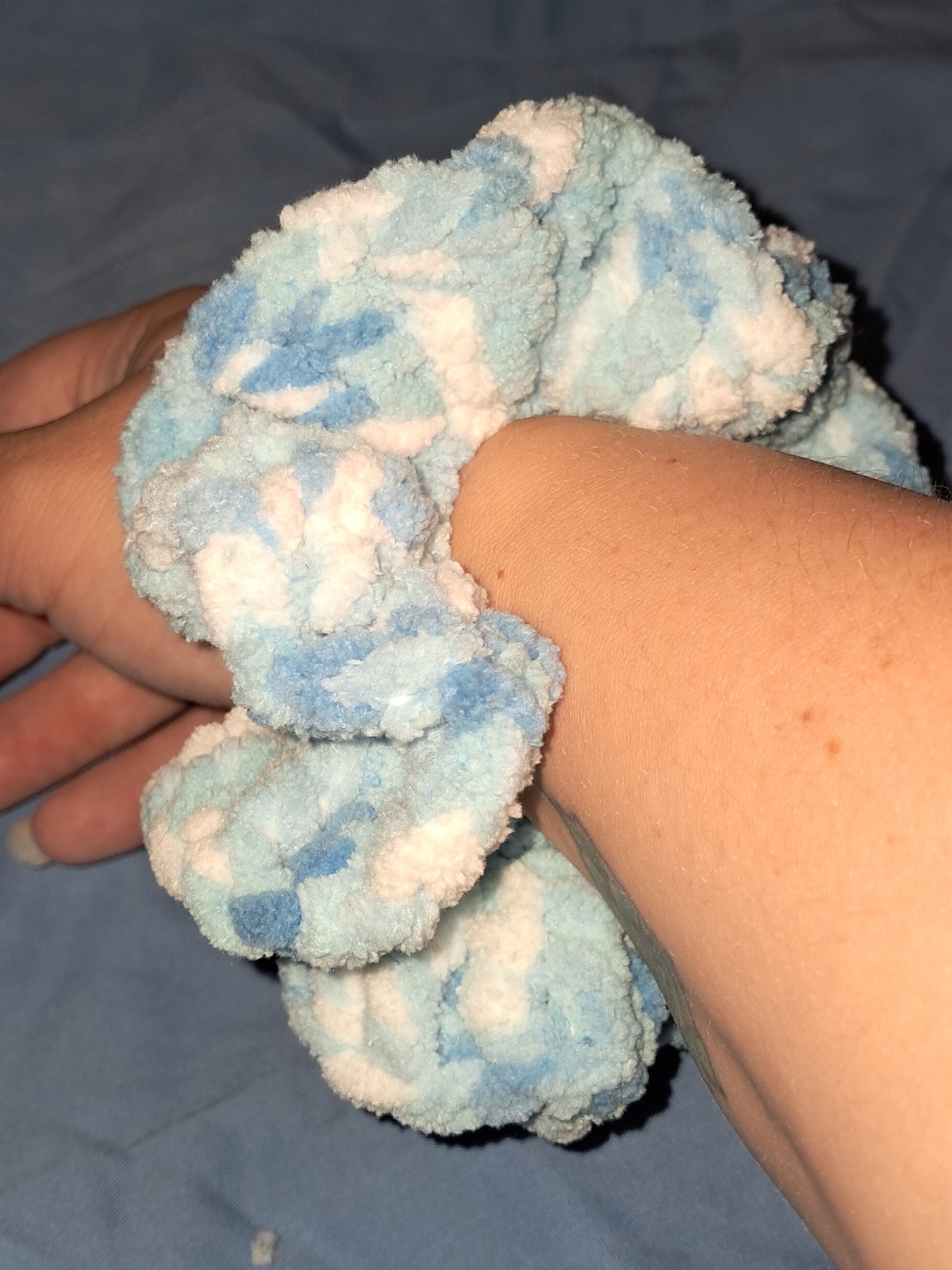 Crochet scrunchie
